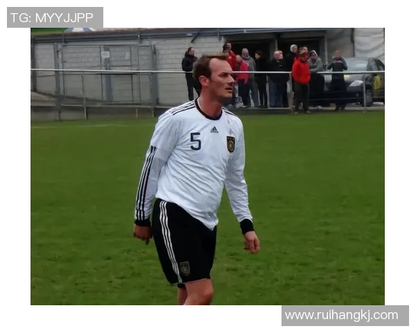 德国足球明星小猪太太的传奇人生与赛场背后的故事揭秘